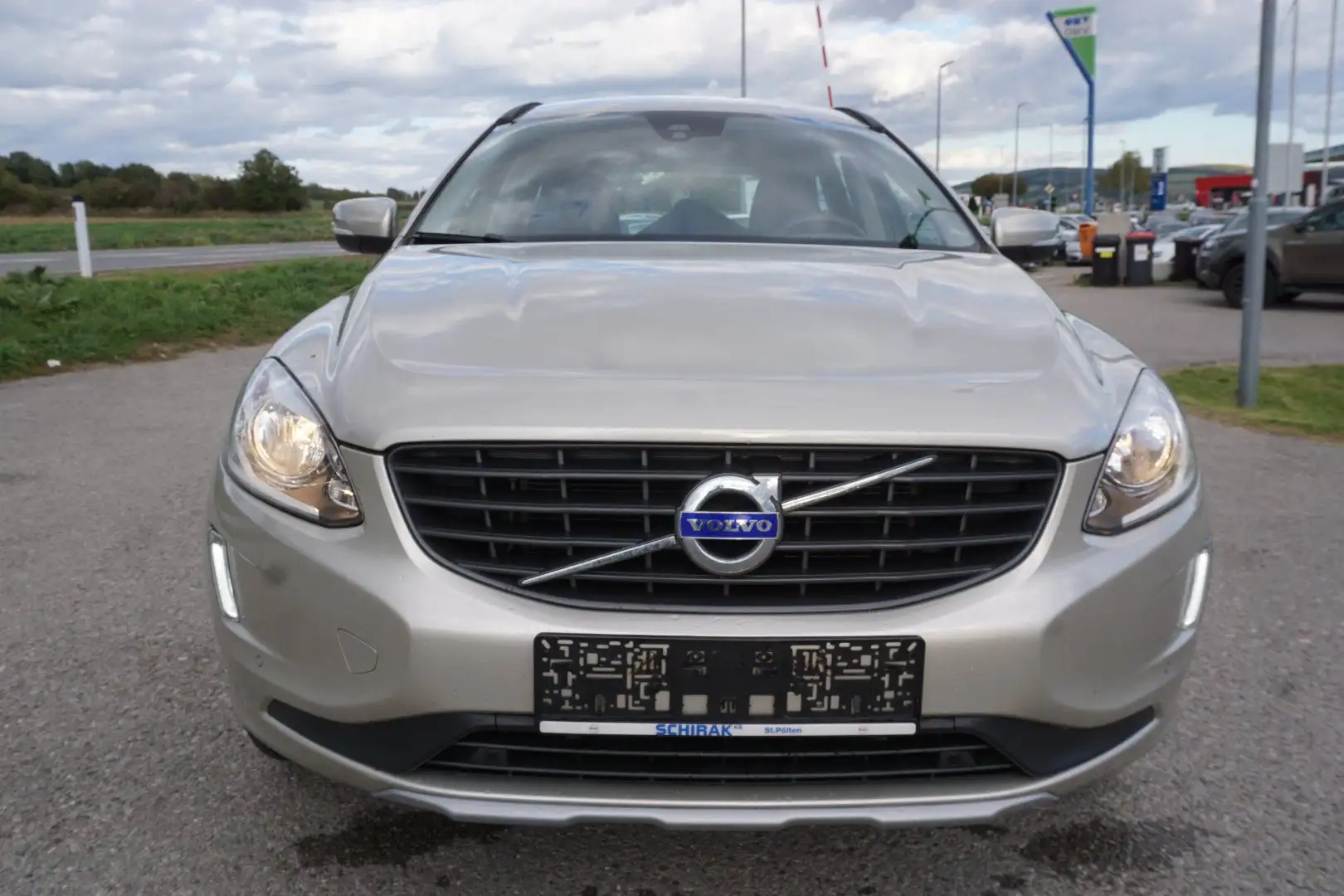 Volvo XC60 XC 60 D3 DPF 2WD Kinetic Beige - 2
