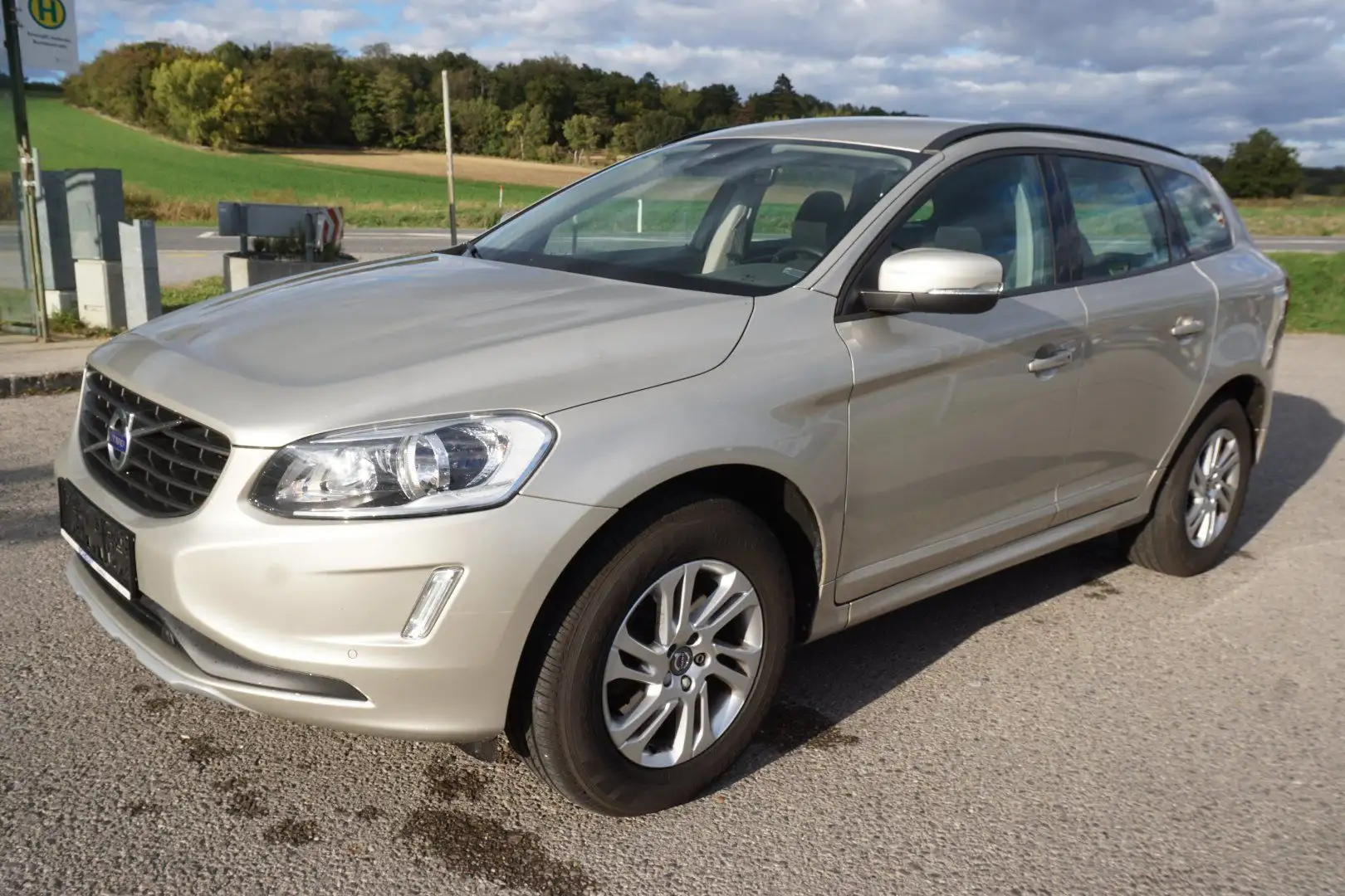 Volvo XC60 XC 60 D3 DPF 2WD Kinetic Beige - 1