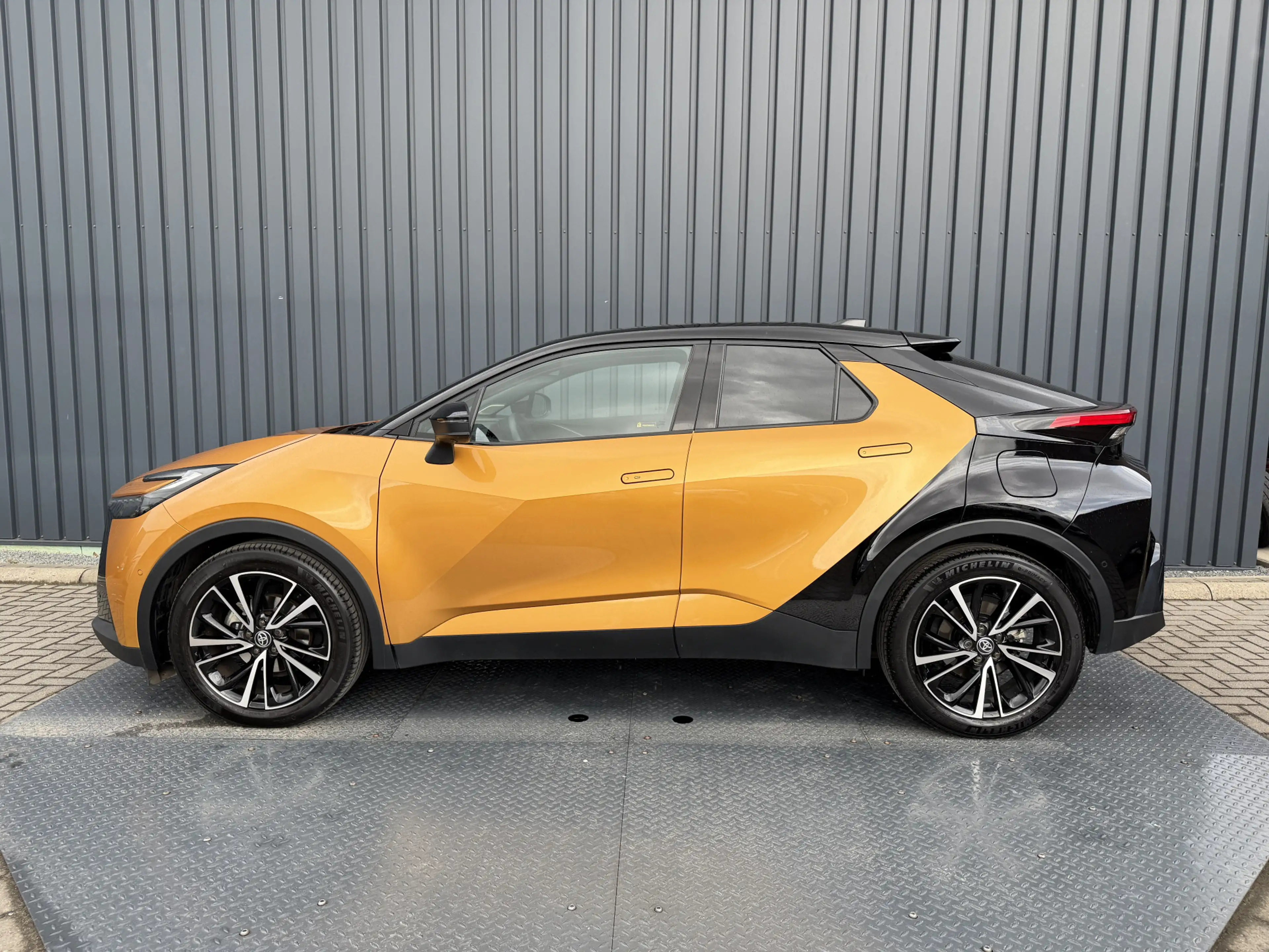 Toyota C-HR 2.0 Hybrid 200(geen Plug-in) Première Edition | Vo — photo 17