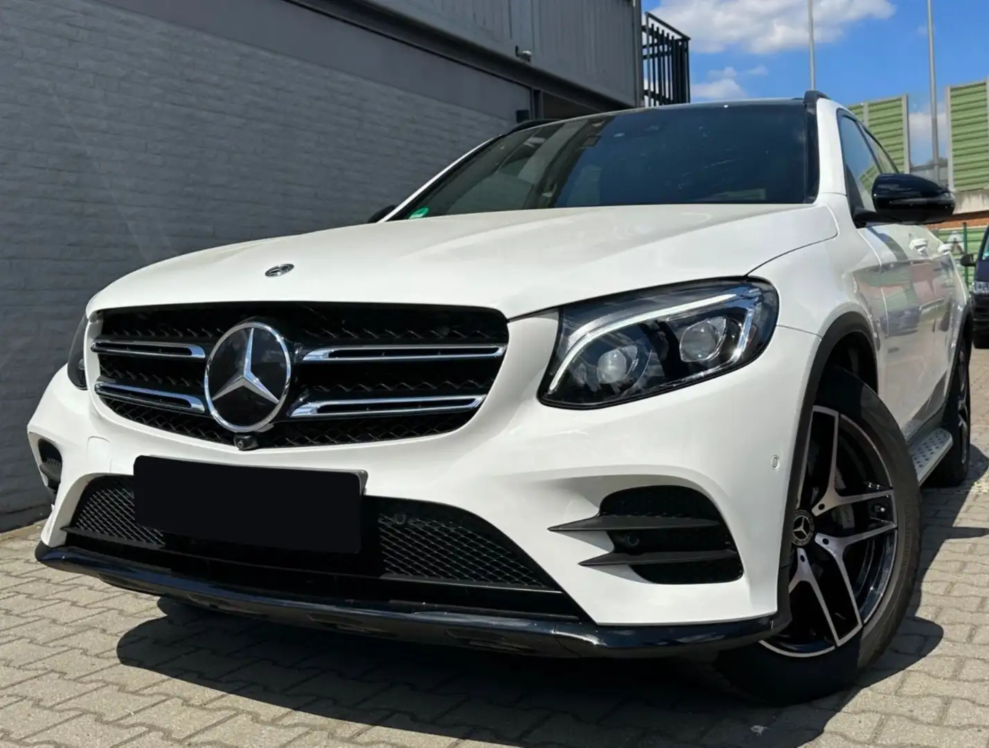 Mercedes-Benz GLC 250 4Matic 9G-TRONIC AMG Line - PANO - 1