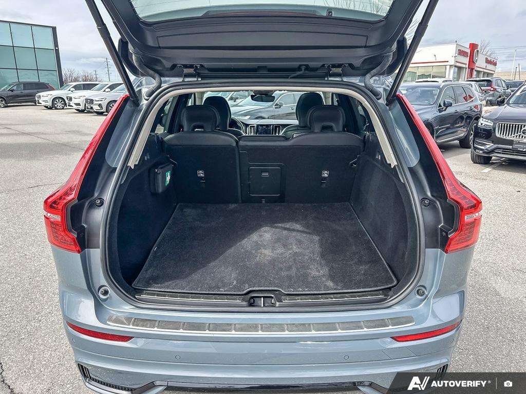 2024 Volvo XC60 B5 Plus Dark Theme thumb 11