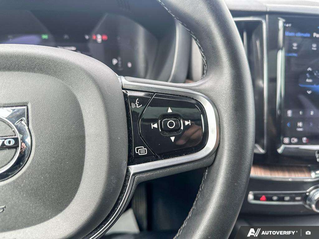 2024 Volvo XC60 B5 Plus Dark Theme thumb 15