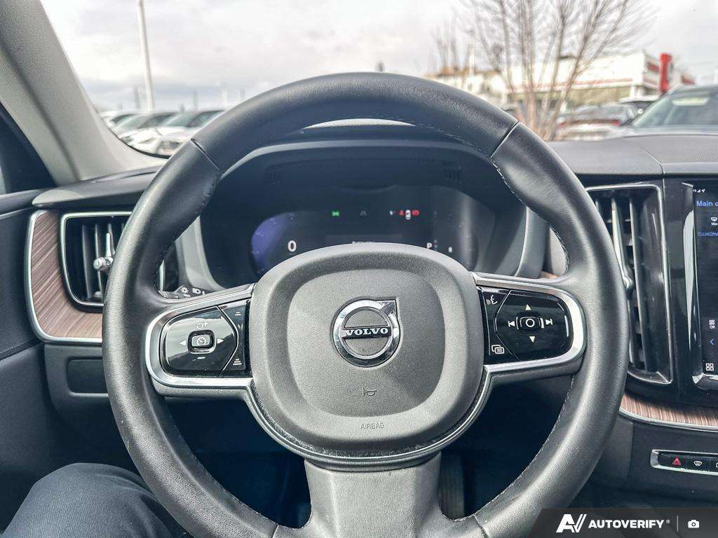 2024 Volvo XC60 B5 Plus Dark Theme thumb 13