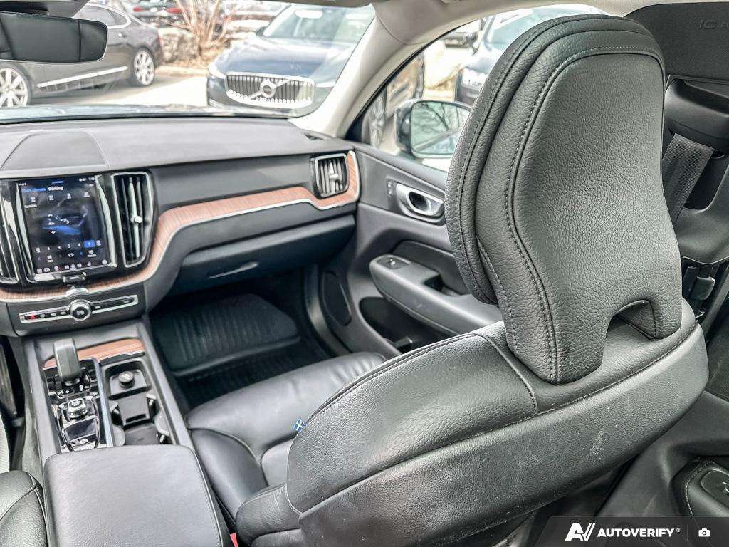 2024 Volvo XC60 B5 Plus Dark Theme thumb 24