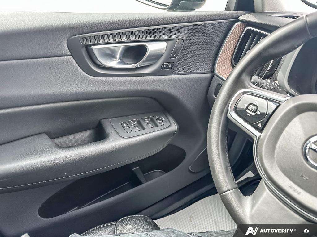 2024 Volvo XC60 B5 Plus Dark Theme thumb 16