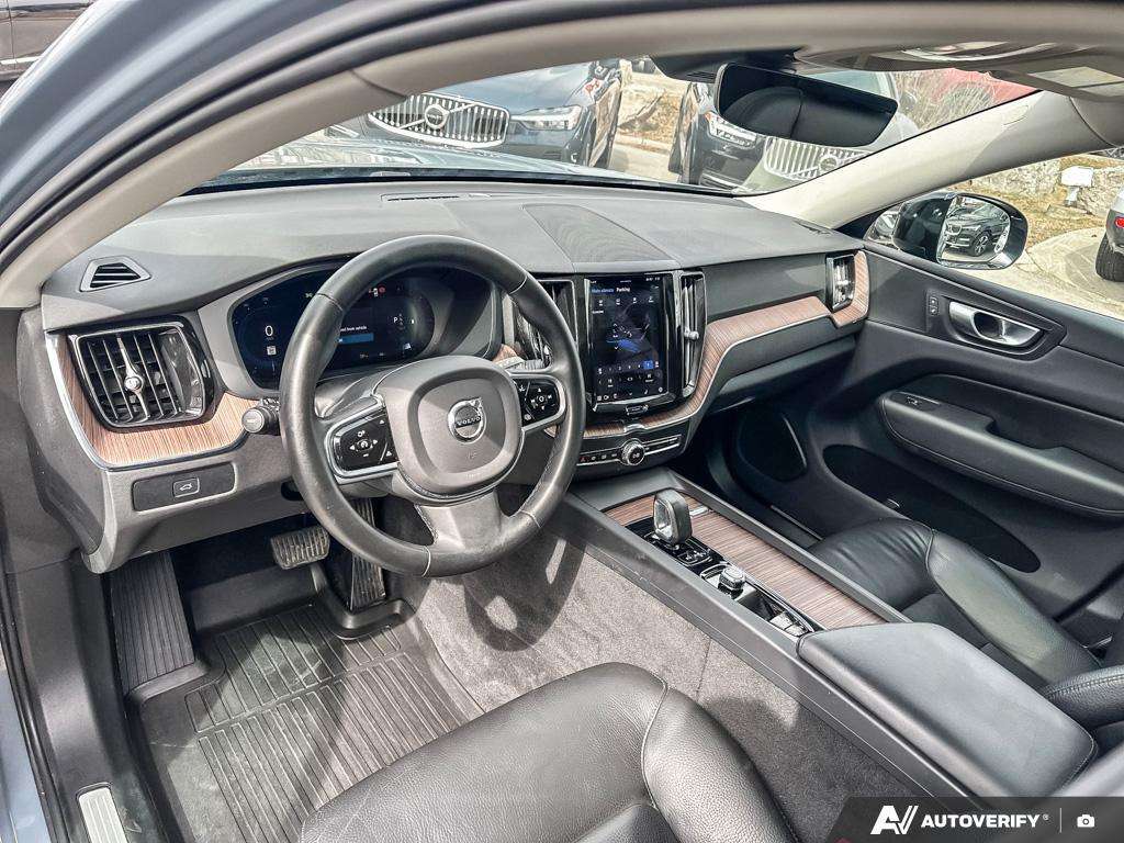 2024 Volvo XC60 B5 Plus Dark Theme thumb 12