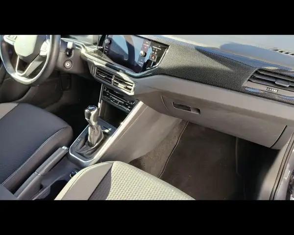 Volkswagen Polo view 4