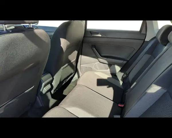 Volkswagen Polo view 6