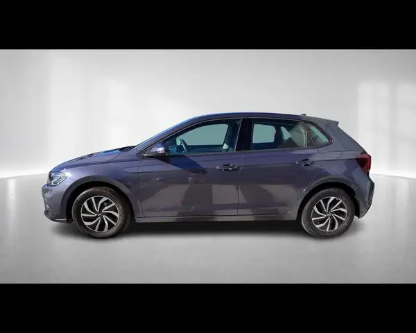 Volkswagen Polo view 3