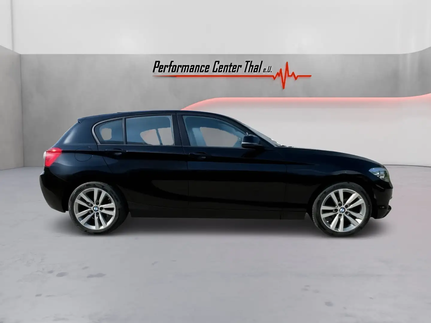 BMW 118 118 d xDrive Advantage Schwarz - 2