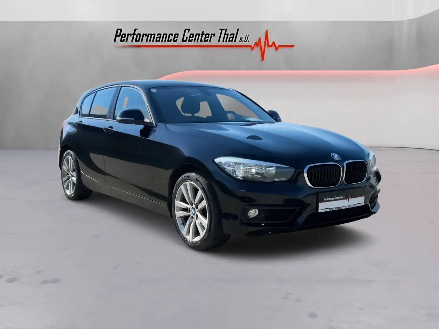 BMW 118 118 d xDrive Advantage Schwarz - 1