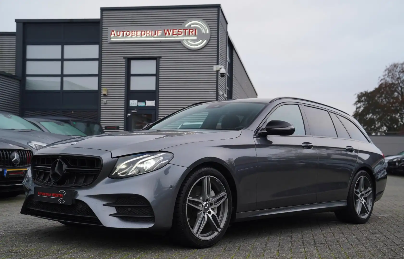 Mercedes-Benz E 200 Estate Prestige Plus AMG Edition | 63S AMG Diffuse Grijs - 1