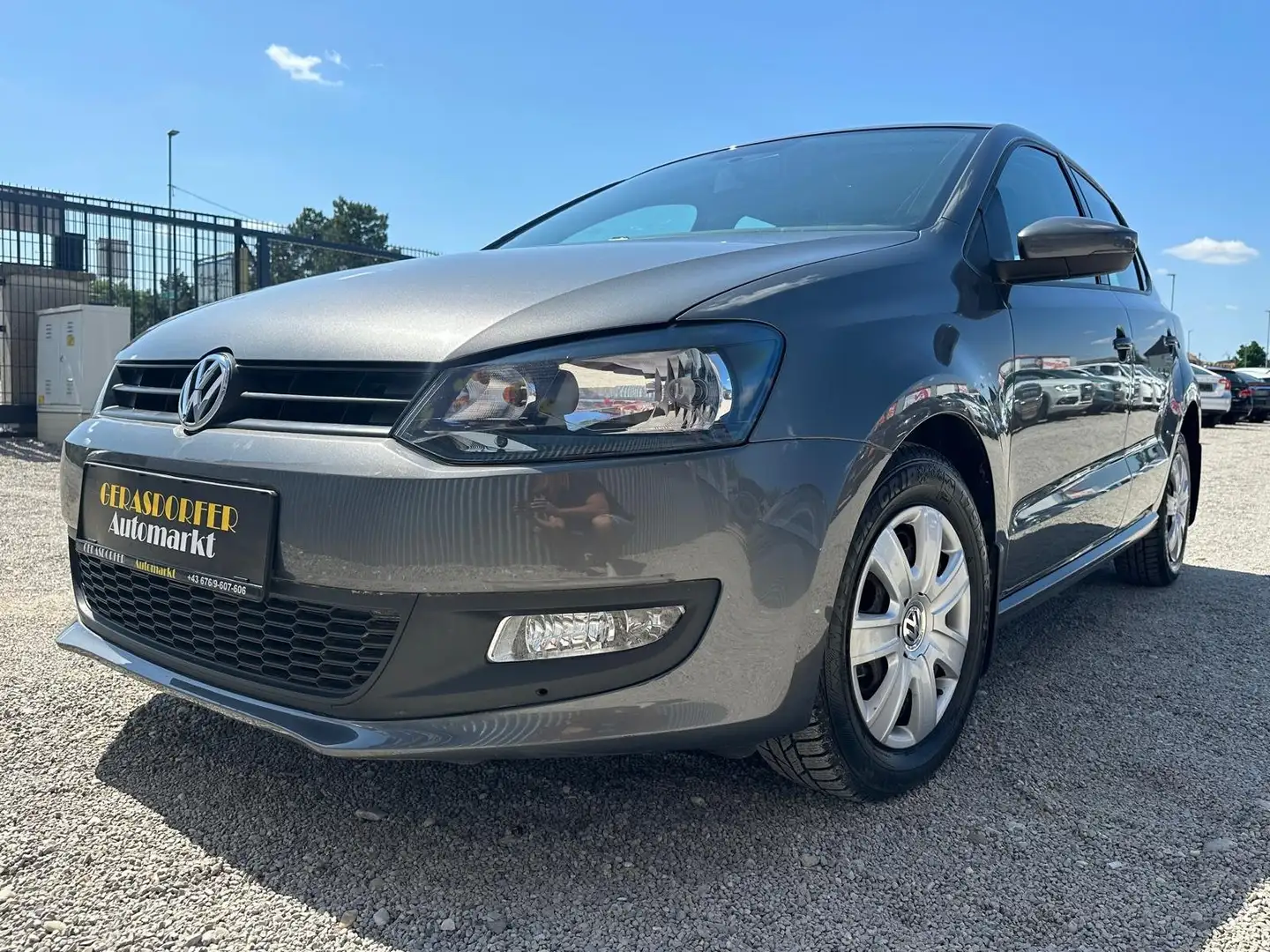 Volkswagen Polo Cool 1,2 **Wenig KM*Finanzierung** Grau - 2