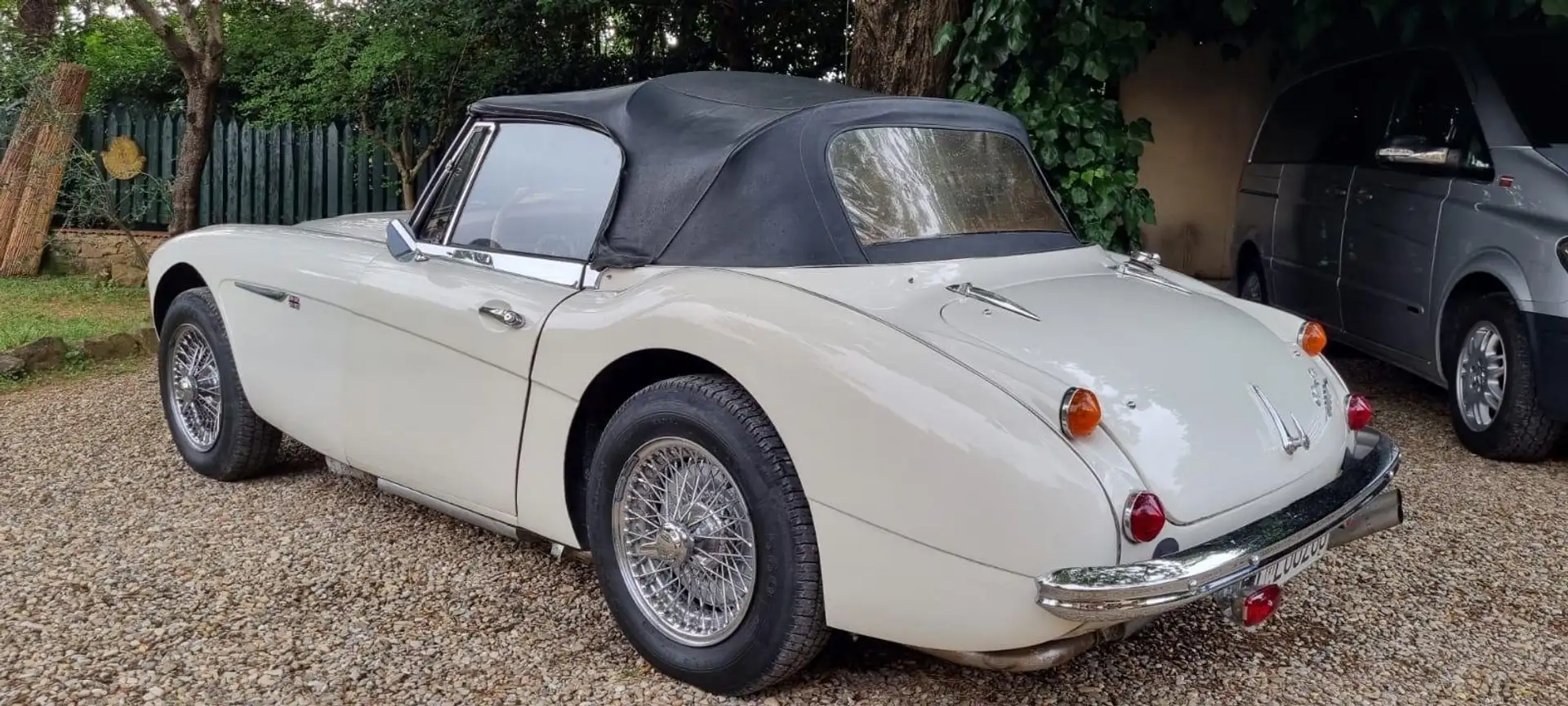 Austin Healey MKIII BJ8 Beżowy - 2