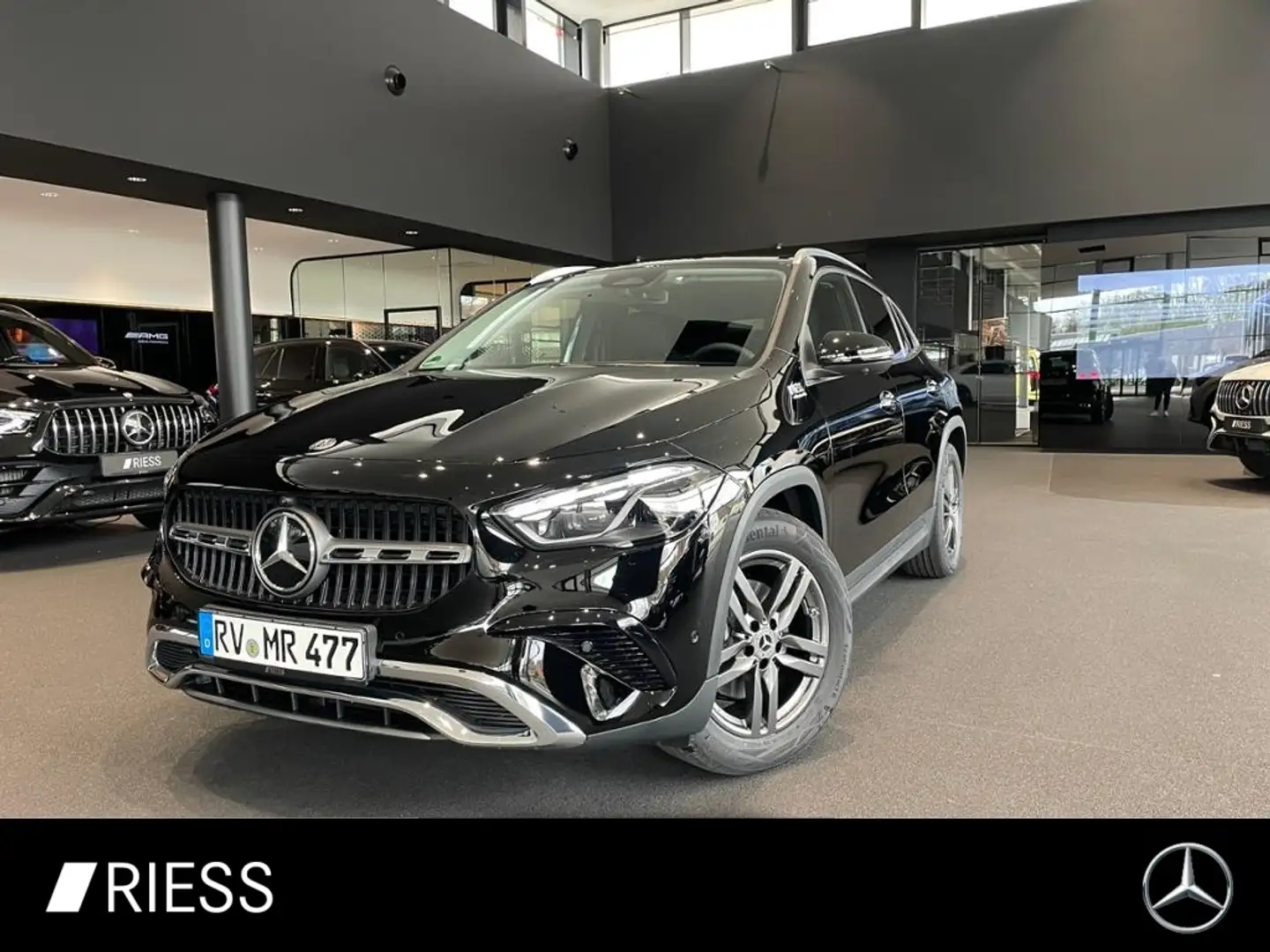 Mercedes-Benz GLA 200 d 4M PROGRESSIVE+AHK+DISTR+KEYL+MULTIB+ Schwarz - 1