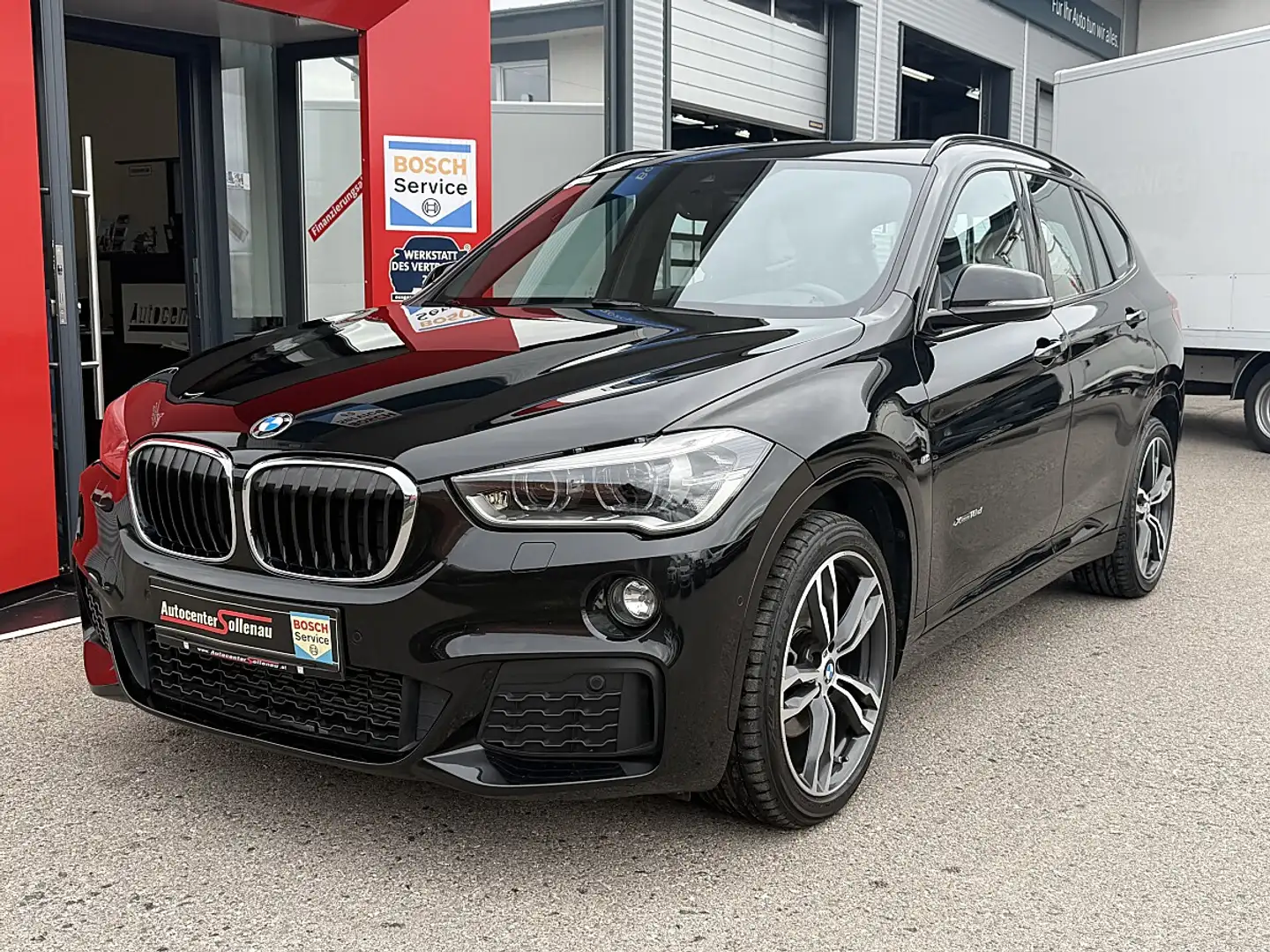 BMW X1 xDrive18d M Sport Schwarz - 1