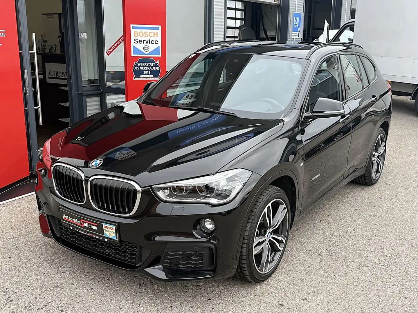 BMW X1 xDrive18d M Sport Schwarz - 2