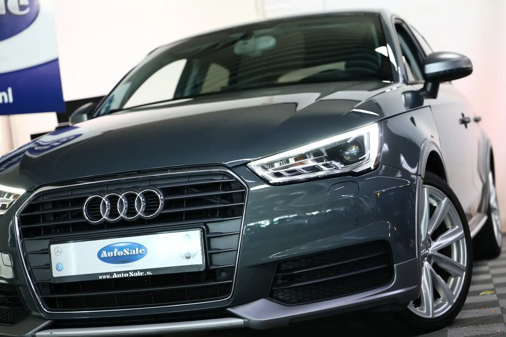 Audi A1 1.0 TFSI ULTRA ALLSTREET DSG S-TRONIC '18 Grey - 2