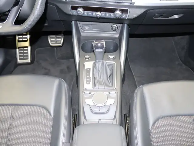 Audi Q2 view 12