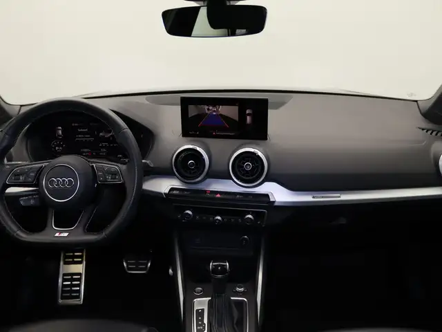 Audi Q2 view 10