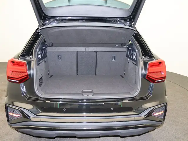 Audi Q2 view 8