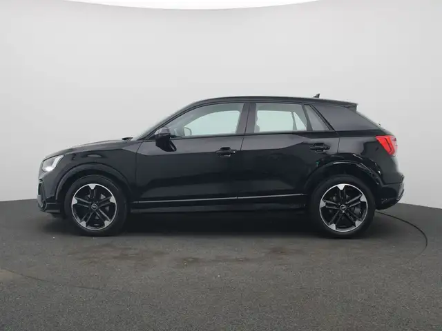Audi Q2 view 4