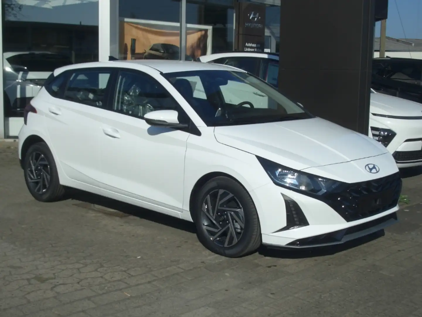 Hyundai i20 Facelift MJ25 1.0 Trend, Navigation, PDC, Kamera Weiß - 1