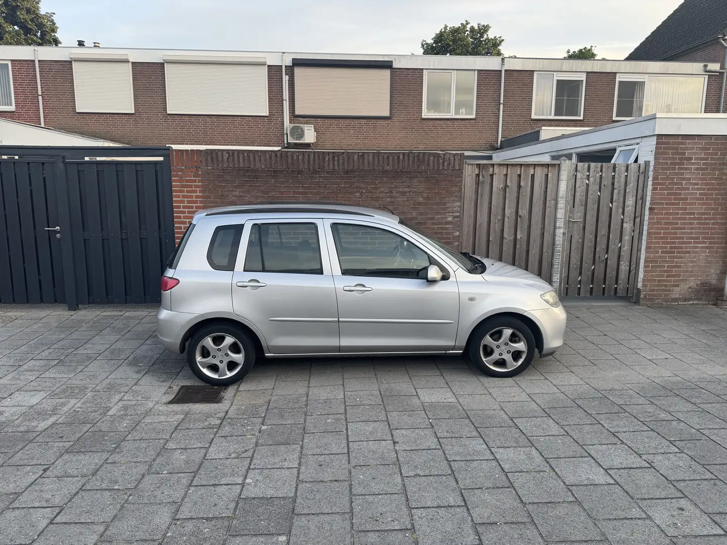 Mazda 2 1.4 Touring Gris - 1