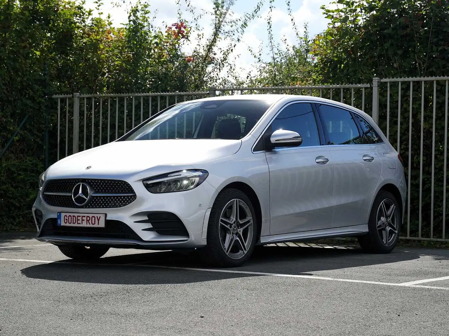 Mercedes-Benz B 250 e Facelift/AMG-line/keyless Stříbrná - 2