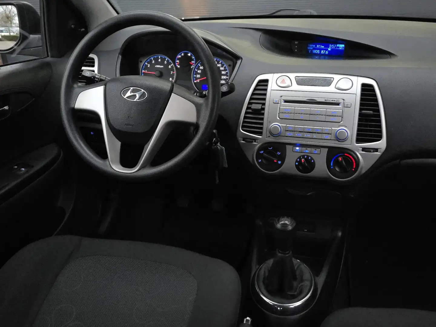 Hyundai i20 1.2i i-Drive 5DR |Apk |Benzine |I30 Noir - 2