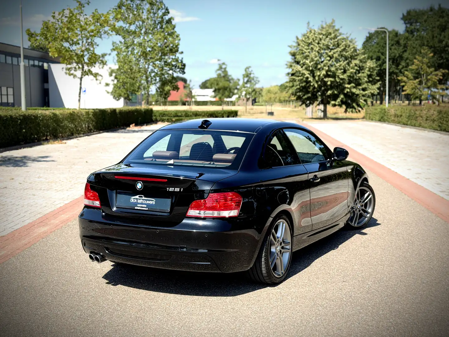 BMW 125 1-serie Coupé 125i High Executive AUT / M-SPORT / Schwarz - 2