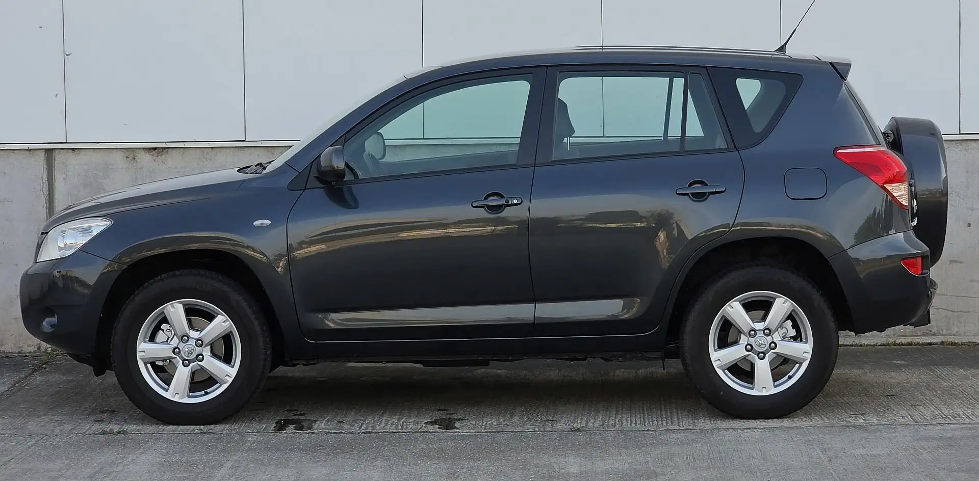 Toyota RAV 4 RAV 4  4x4 Executive AUTOMATIK/LEDER/NAVI/KEYLESS Grijs - 2