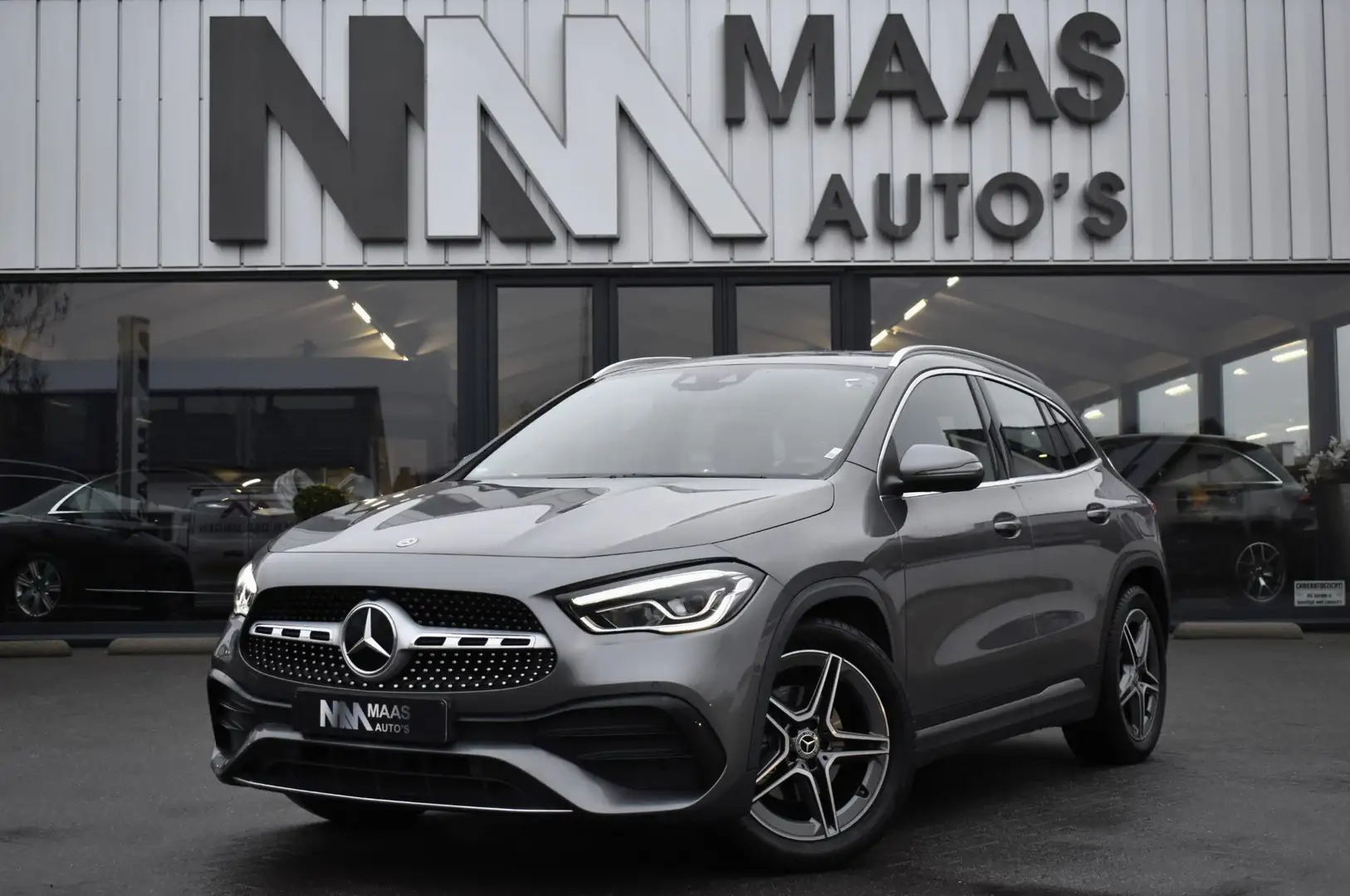 Mercedes-Benz GLA 200 AMG Line Grau - 1