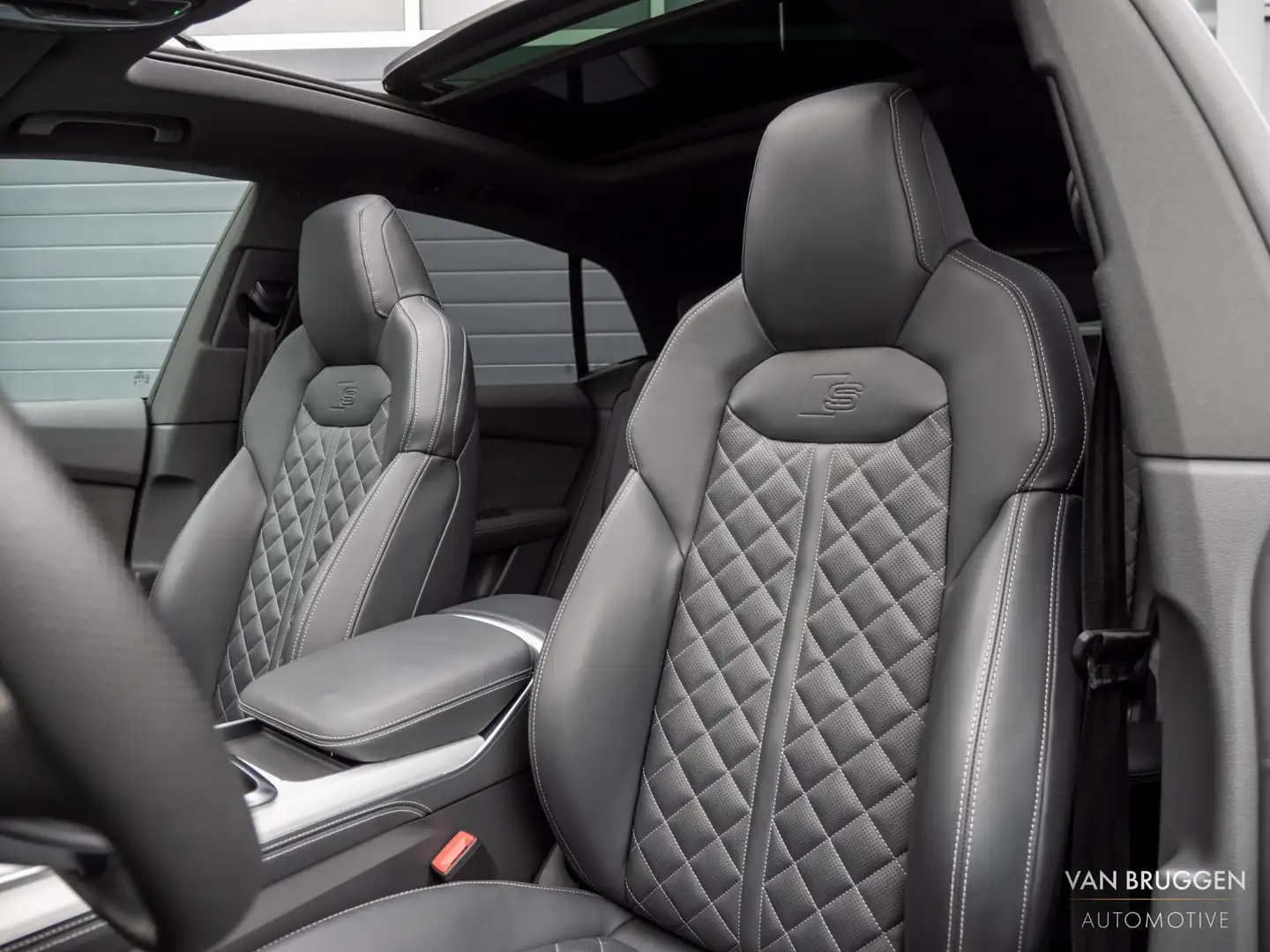 Audi Q8 60 TFSI E Quattro S-Line Pano RS-Stoelen Trekhaak Negro - 2