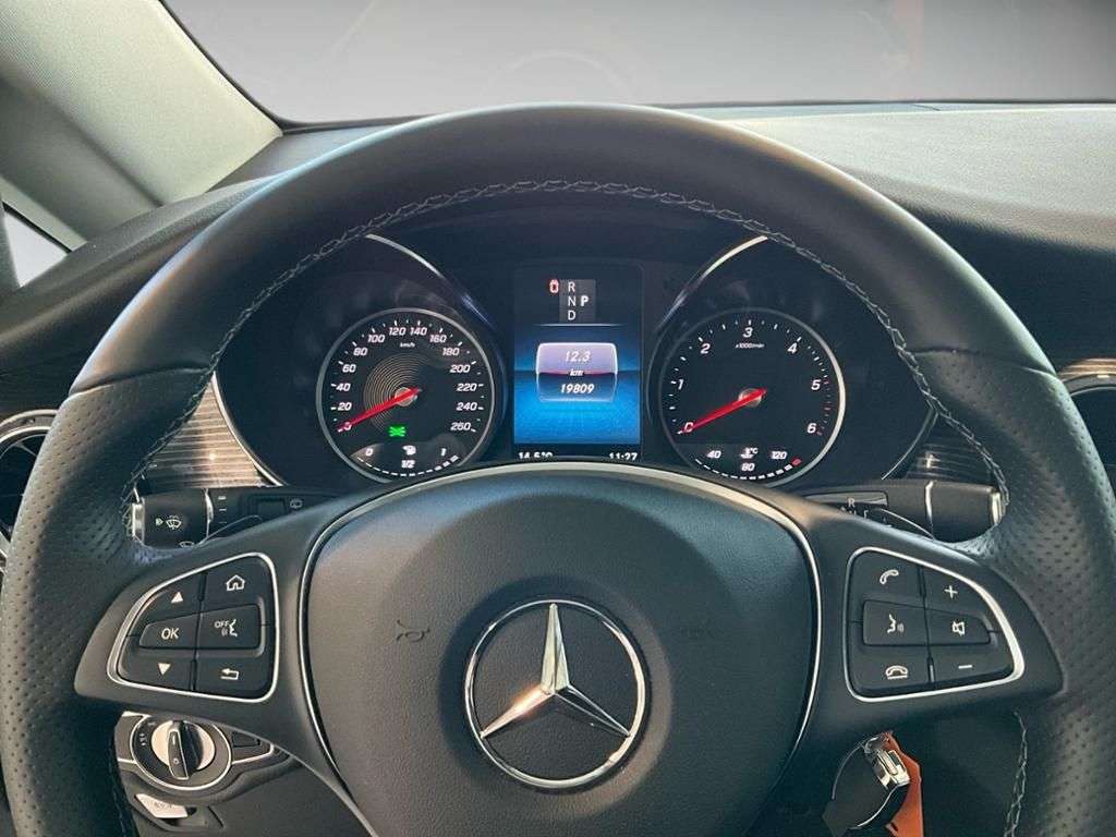 Mercedes-Benz V 220