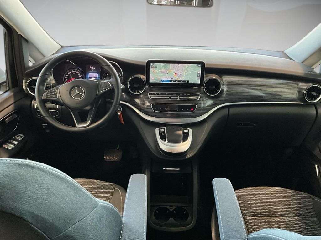 Mercedes-Benz V 220