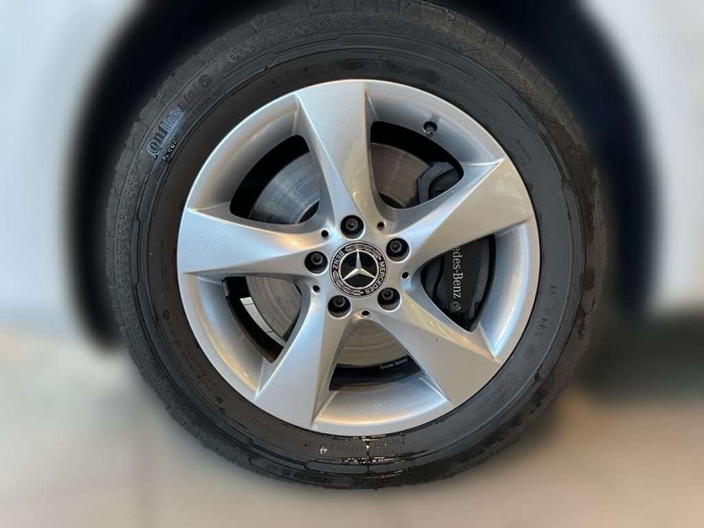 Mercedes-Benz V 220