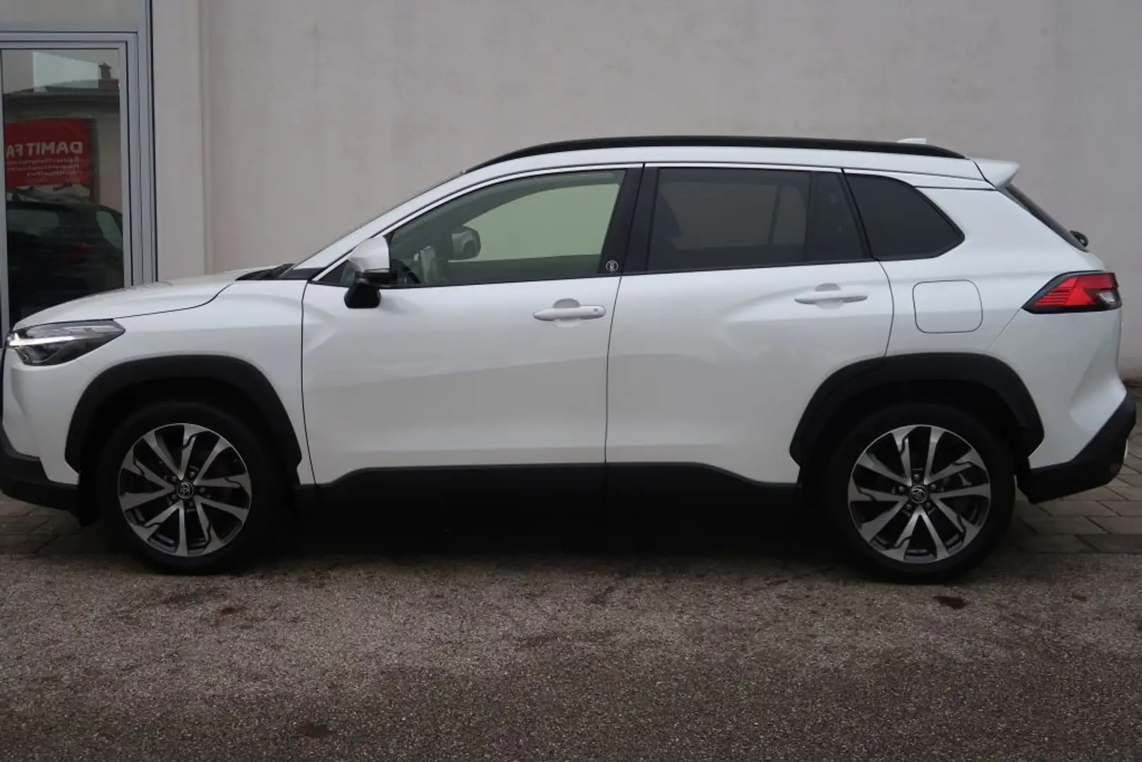 Toyota Corolla Cross Hybrid 2.0 VVT-i Team Deutschland Weiß - 2