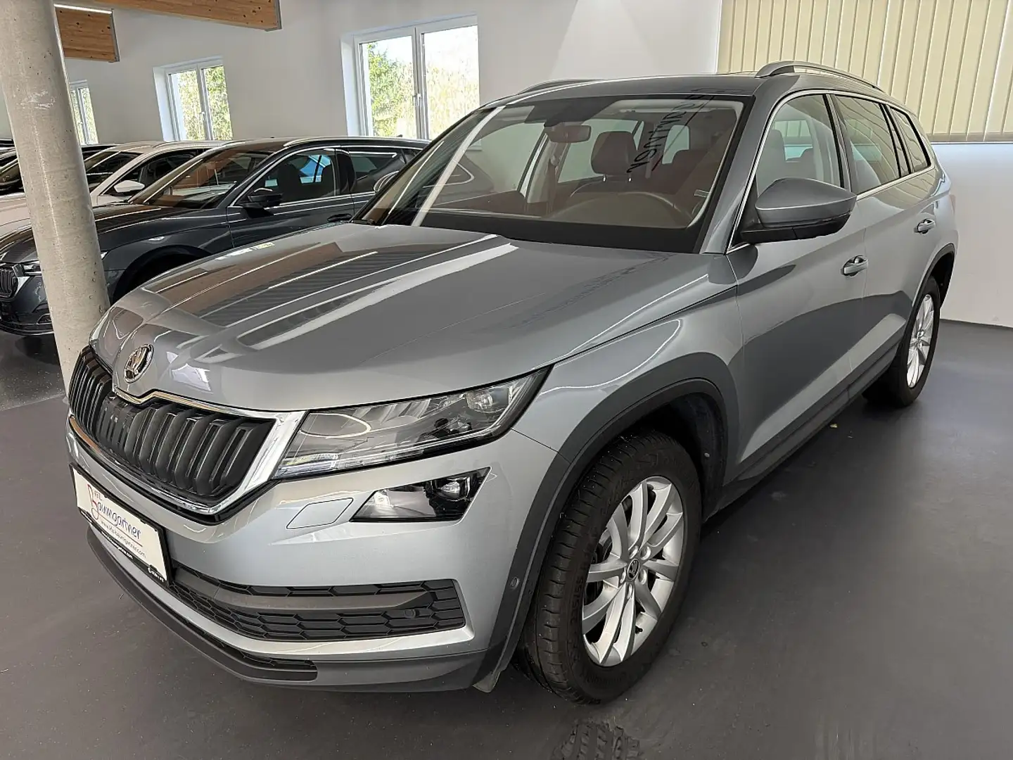 Skoda Kodiaq 2,0TDI DSG Style 7-SITZE *LED*NAVI*ACC*AHK*PANO... Gris - 2