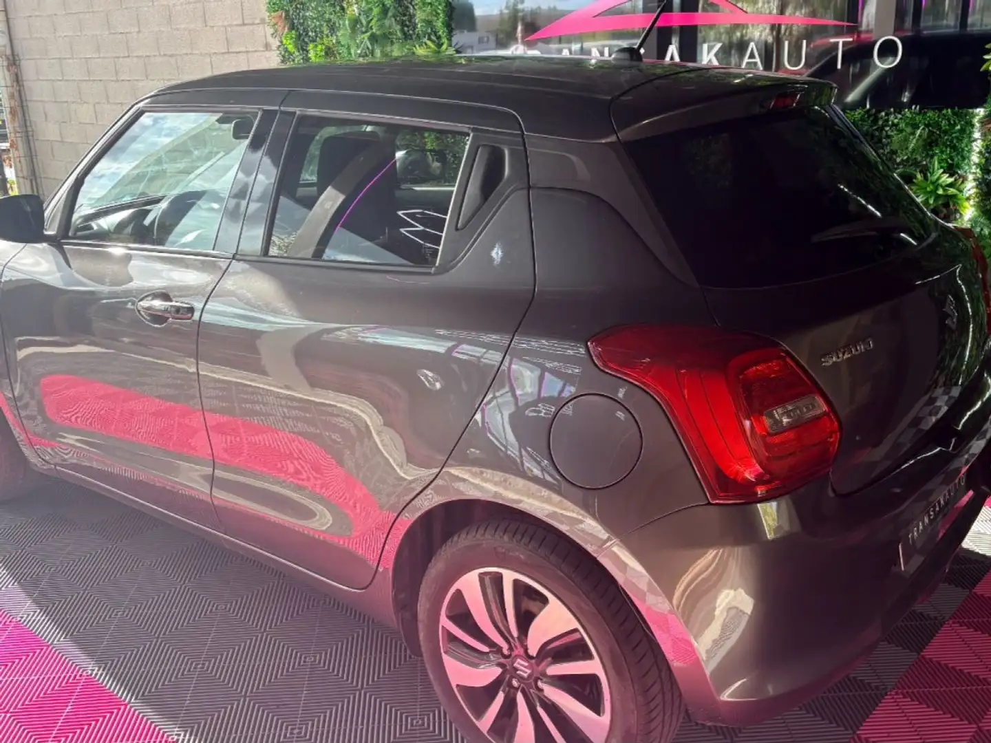 Suzuki Swift 1.2 Dualjet Hybrid 90 ch ~ Caméra de recul ~ Car play ~ Régulateur/Limiteur de vitesse ~ Clim auto ~ Line assist Grijs - 2