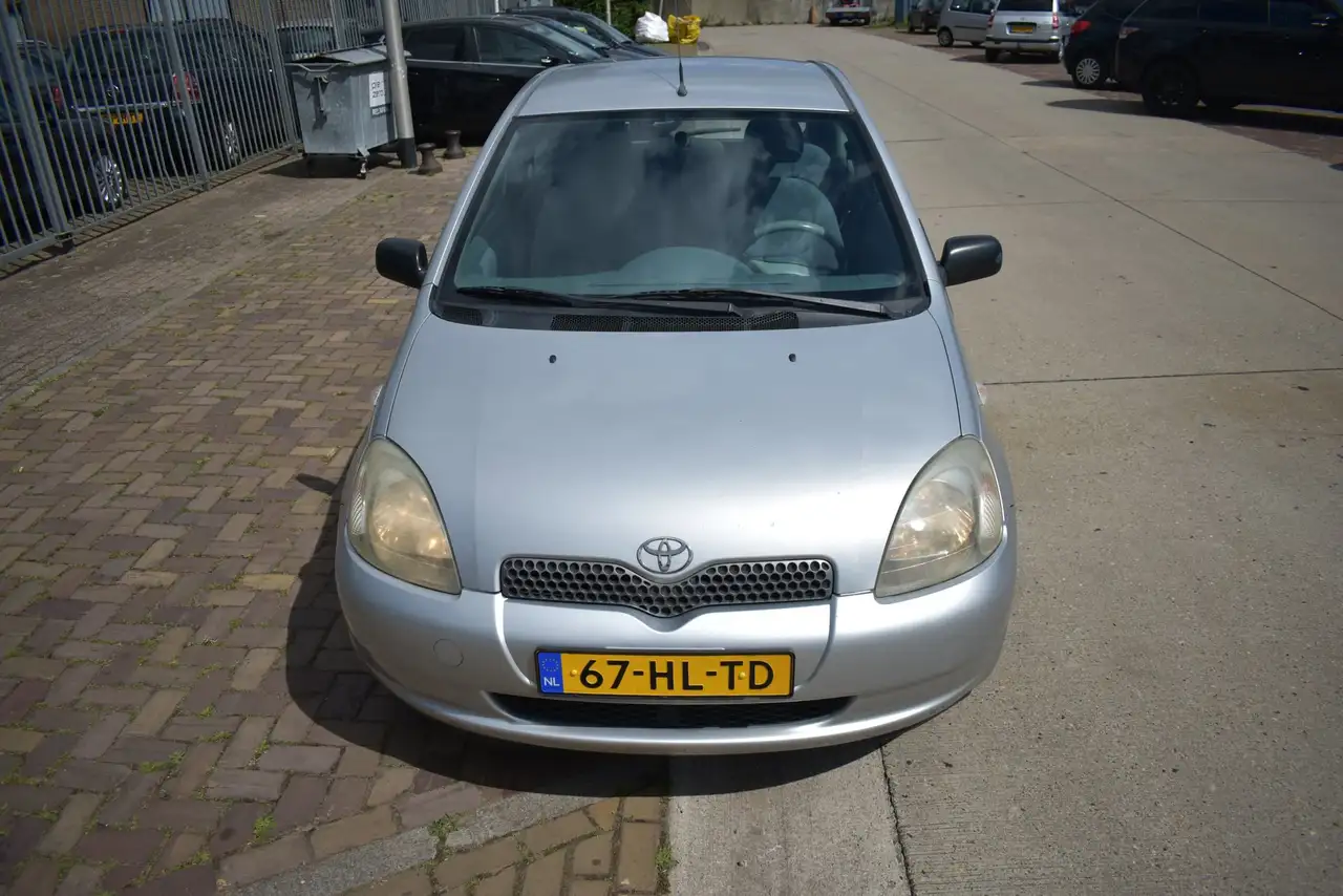 Toyota Yaris 1.3-16V VVT-i Luna, foto 2