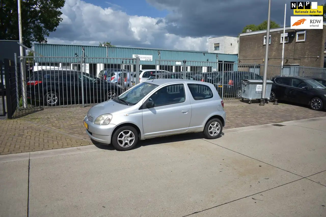 Toyota Yaris 1.3-16V VVT-i Luna, foto 1