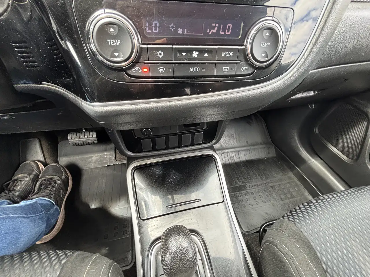Mitsubishi Outlander снимка Mitsubishi Outlander