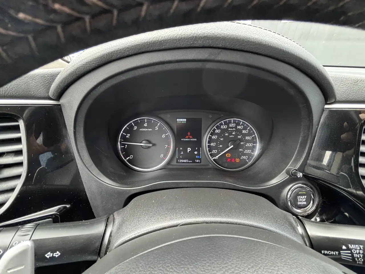 Mitsubishi Outlander снимка Mitsubishi Outlander