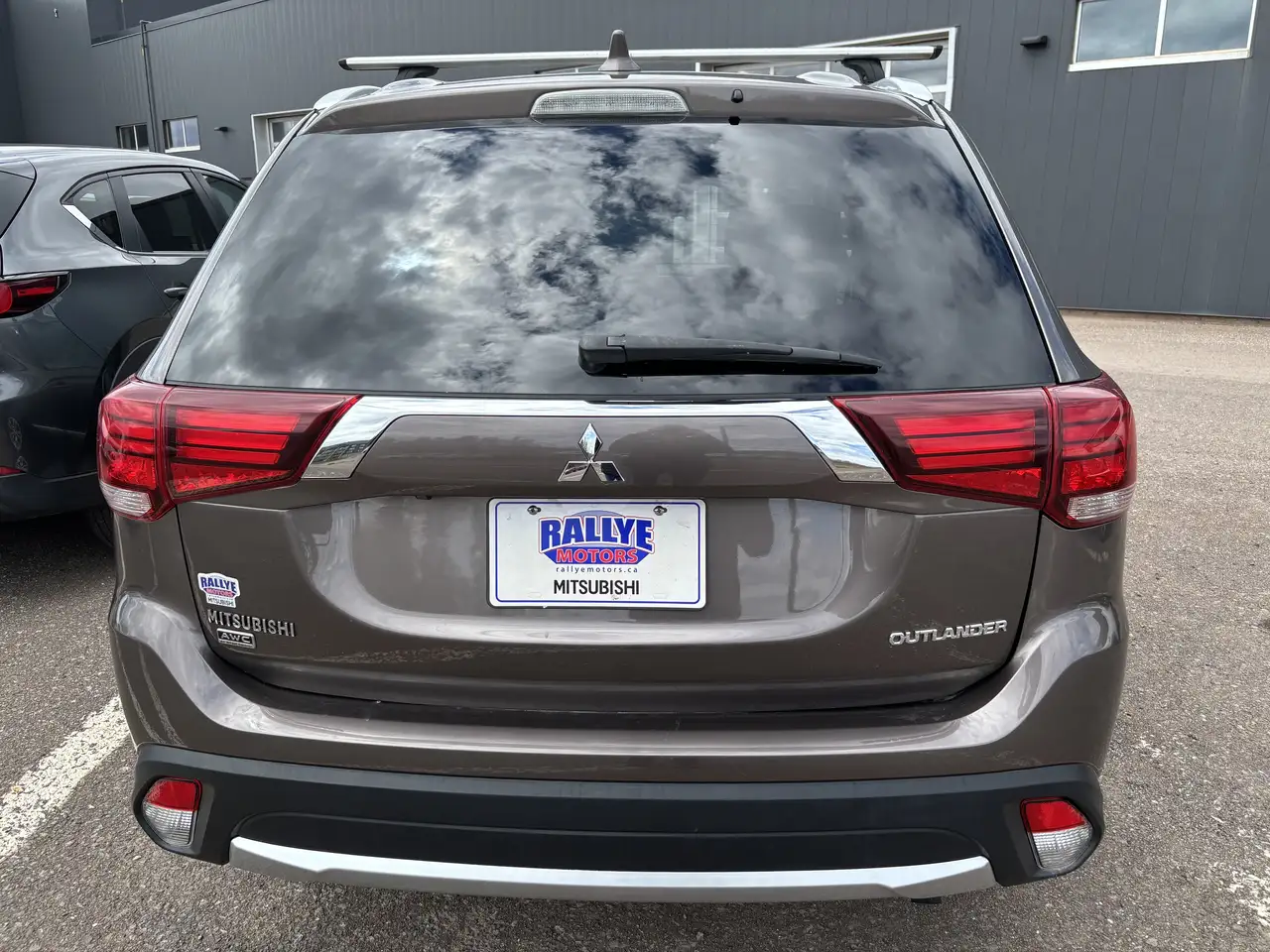 Mitsubishi Outlander снимка Mitsubishi Outlander