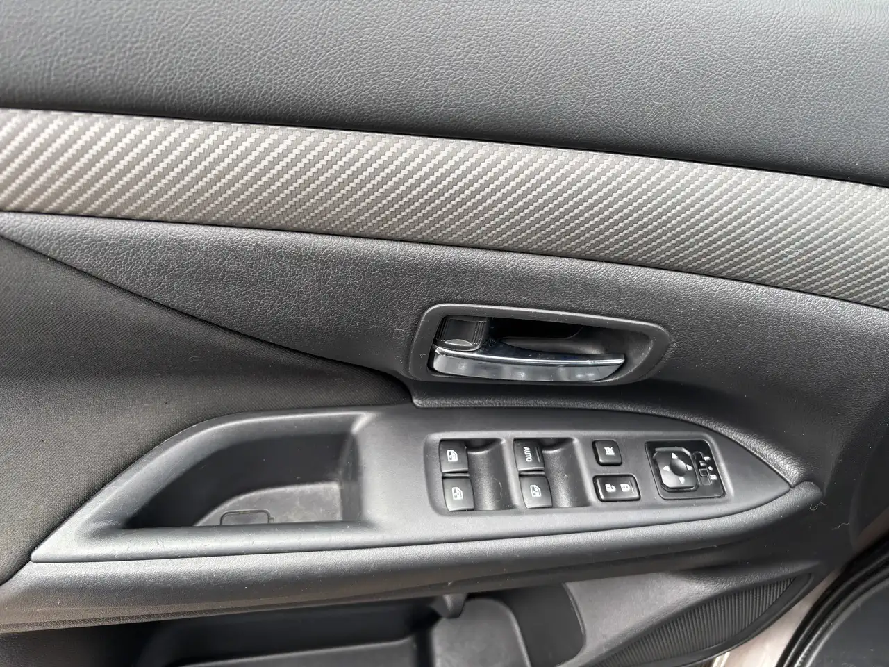 Mitsubishi Outlander снимка Mitsubishi Outlander