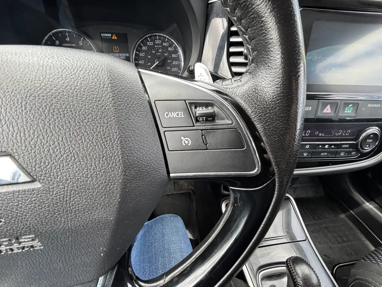 Mitsubishi Outlander снимка Mitsubishi Outlander