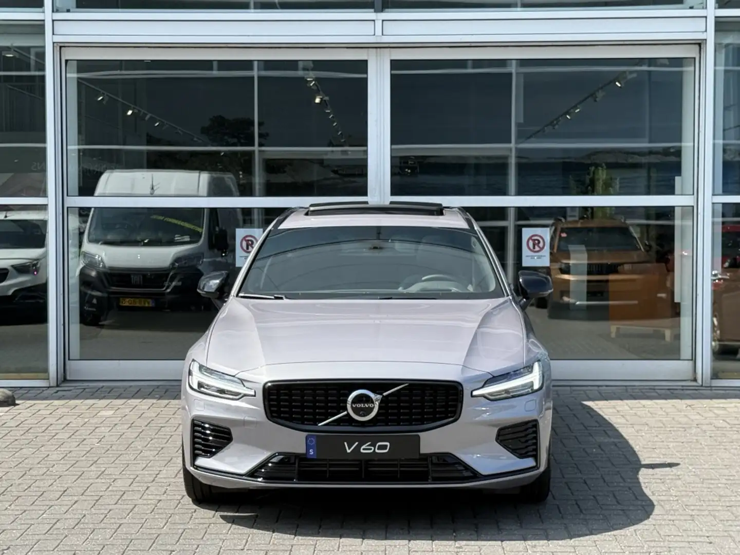Volvo V60 T6 AWD GT Ultra Dark Argent - 2