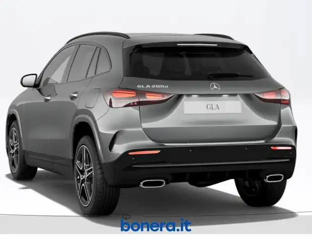Mercedes-Benz Gla view 3