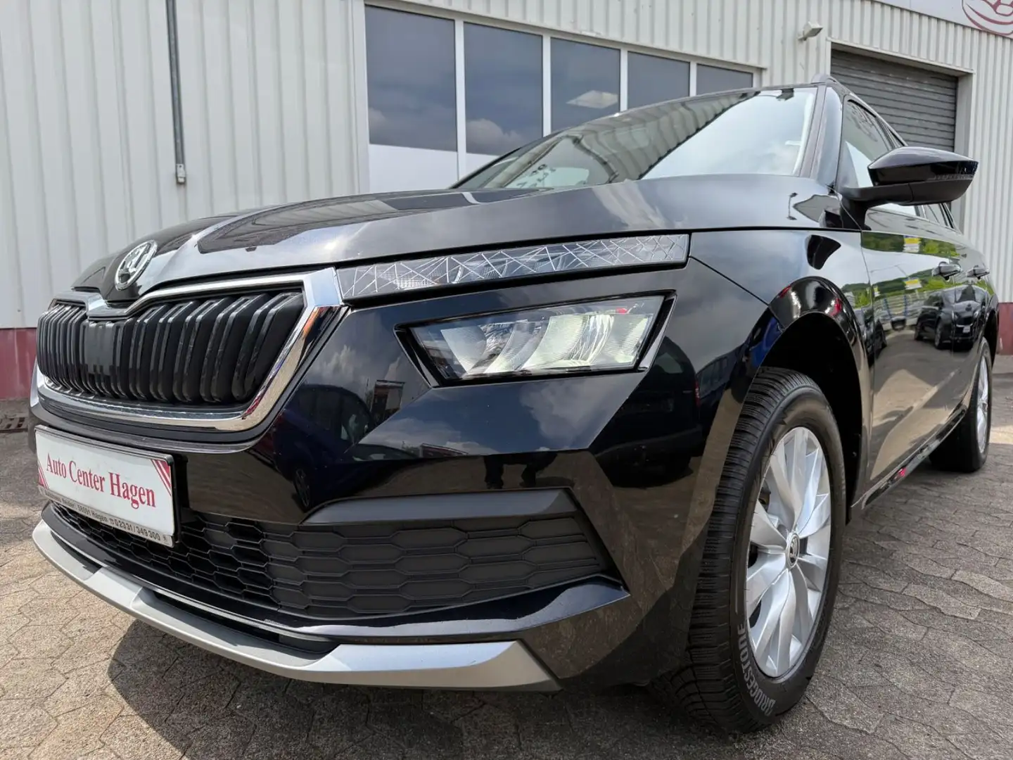 Skoda Kamiq 1.0 TSI 70kW Ambition/LED/SHZ/PDC/CarPlay Schwarz - 1